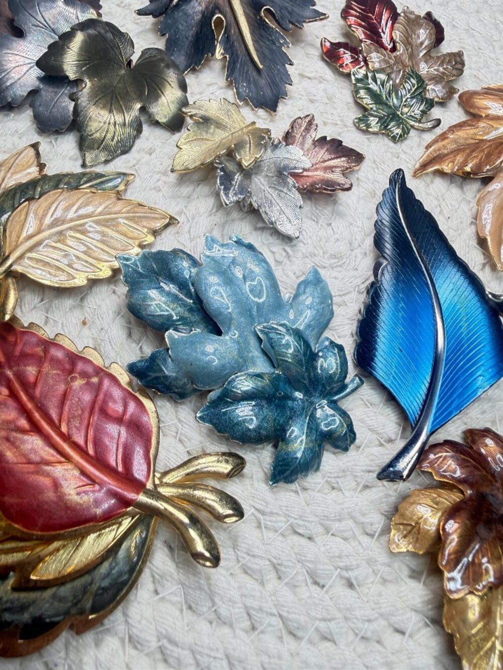 Vintage Leaf Brooch Lot 11 Enamel Metal Pins Fall Autumn Jewelry - Picture 6 of 11